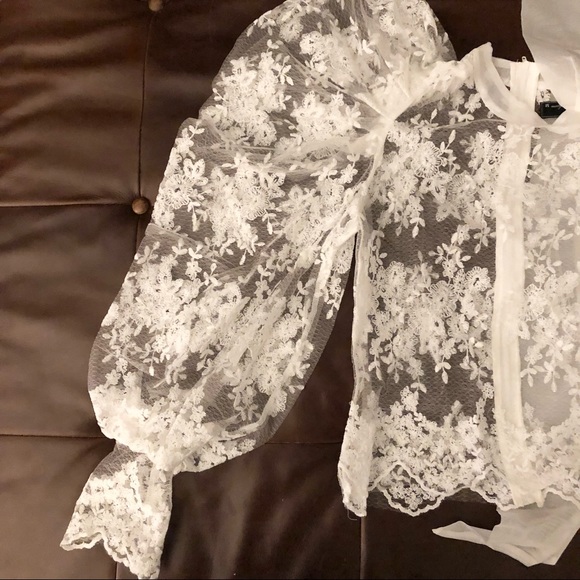 Lace blouse with dramatic sleeves. KM by Katherine - Picture 6 of 9